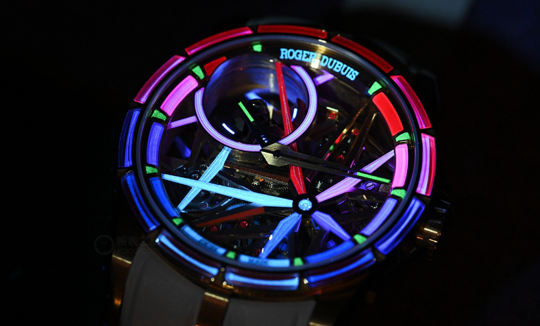  品鑒羅傑杜彼全新王者繫列霓虹Spin-Stone™腕錶的裝飾藝術